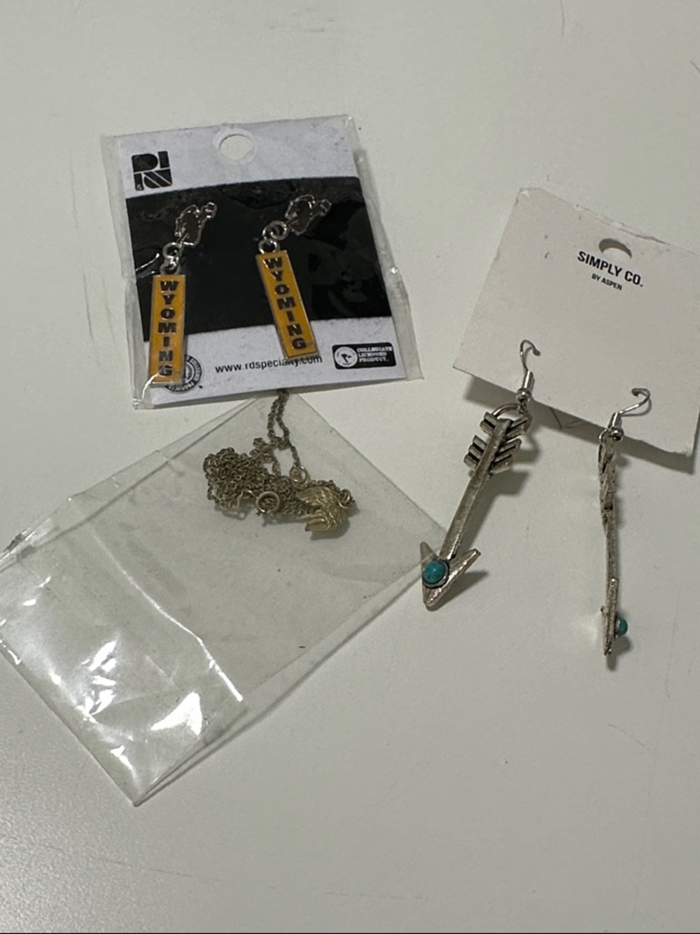 🦄 NWT Bundle of 3 Earrings/Necklace (Wyoming)